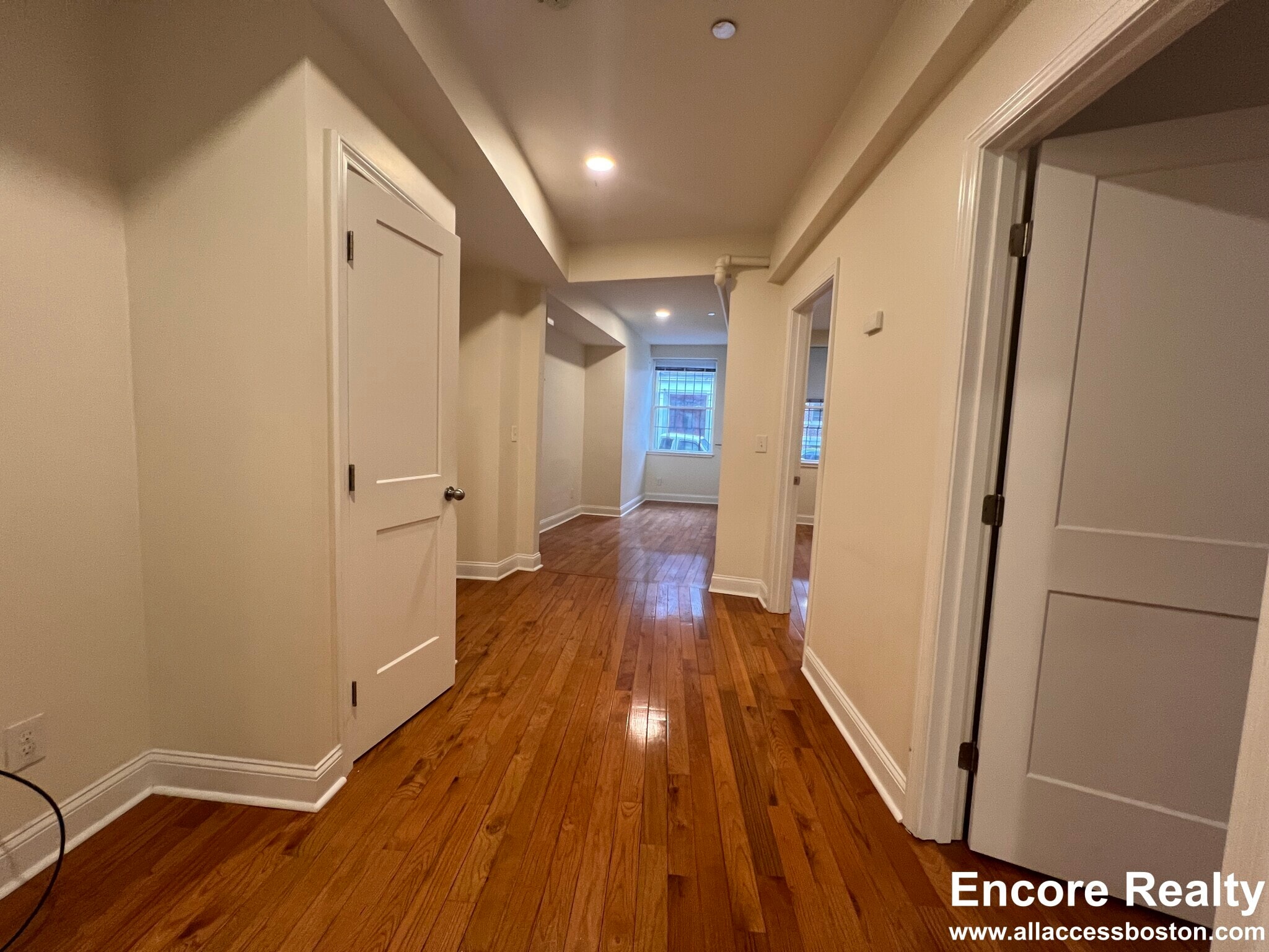 Building Photo - 123 Sutherland Rd