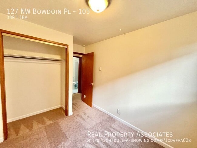 Building Photo - 127 NW Bowdoin Pl