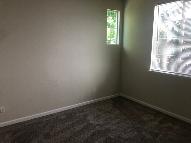 Building Photo - Stunning home in the much desired Dixon ar...