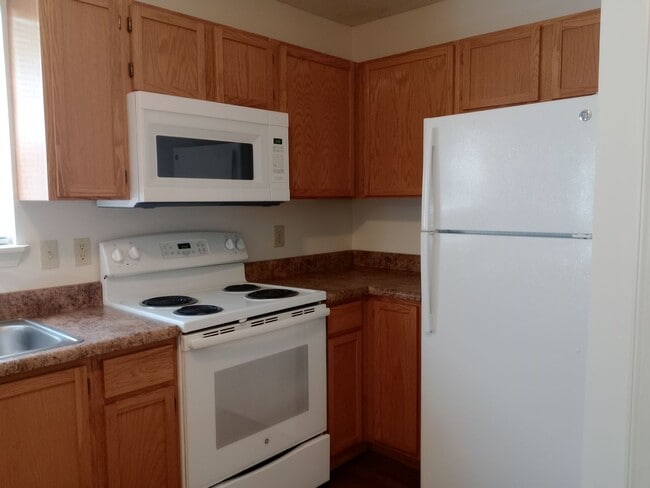 Building Photo - 210-210 Nikki Way