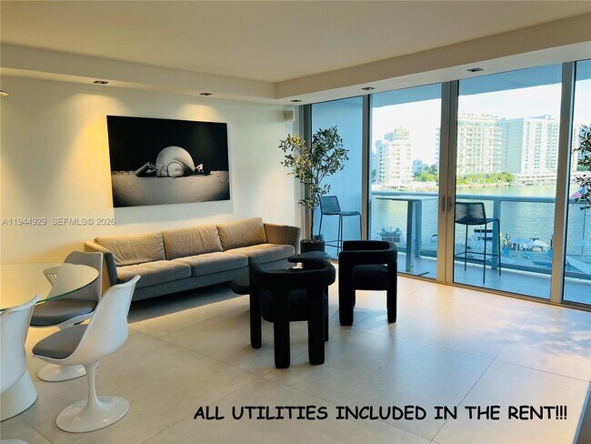 Building Photo - 900 Bay Dr