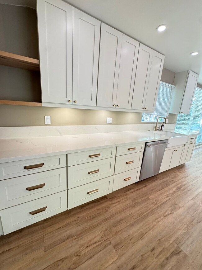 Building Photo - 3 BED, 2 BATH, 2 Parking with AC- Kalani Iki Estates