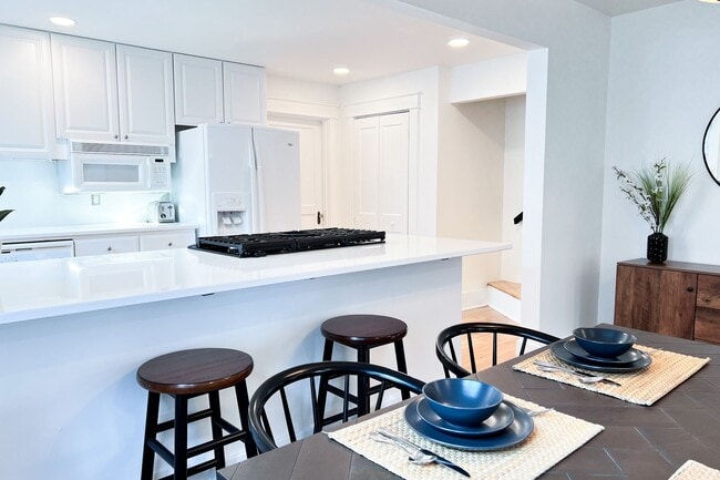 Building Photo - Furnished 3 Bedroom Walkable East Nashvill...