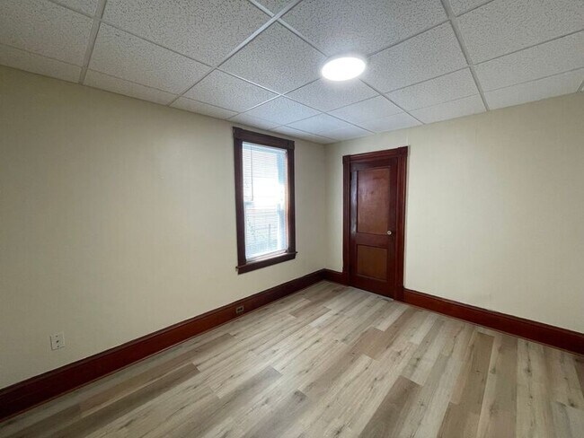 Building Photo - 68 Laval St