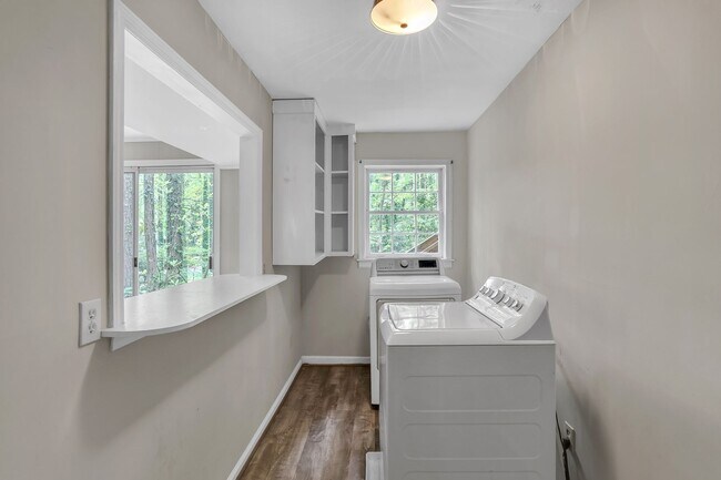 Building Photo - Prestigious Dunwoody Georgia