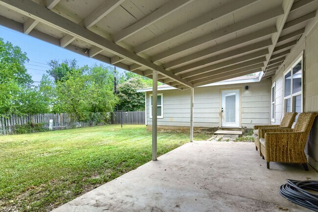 Building Photo - 8106 Windlake Dr
