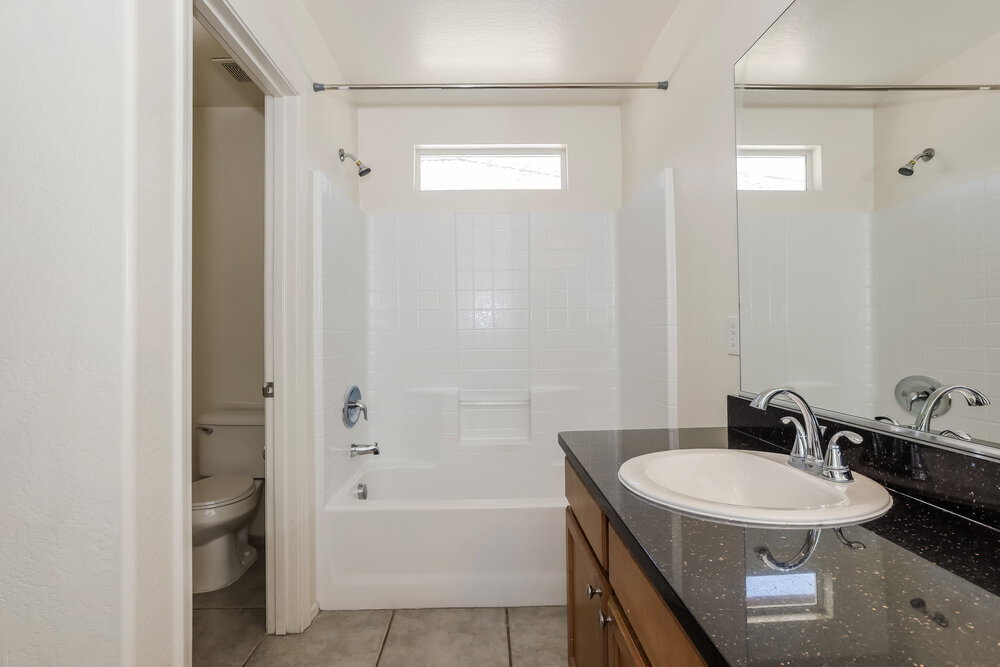 Building Photo - 5208 W Warner St