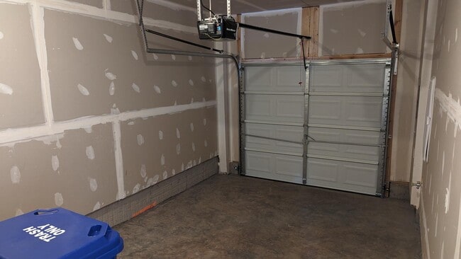 Building Photo - 560 Locust Run Dr