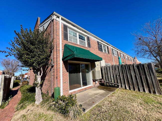 Primary Photo - ***Waterfront Condo W/S/T INCLUDED~Move-In...