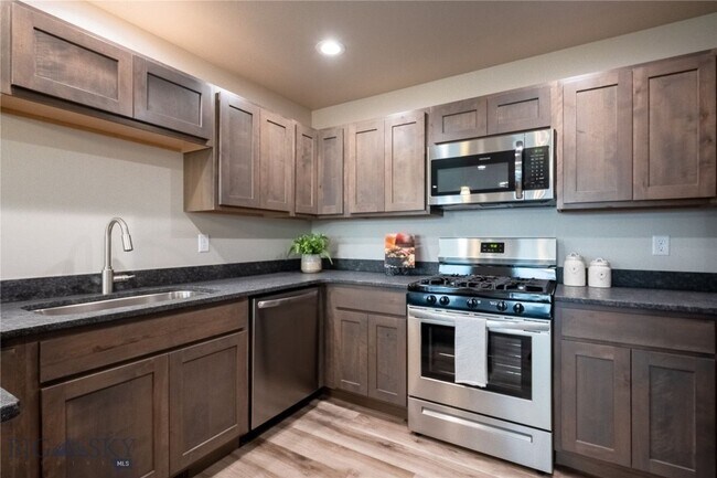 Building Photo - 2009 Ross Wy