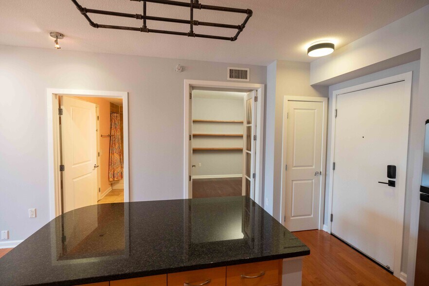 Building Photo - 440 L St NW