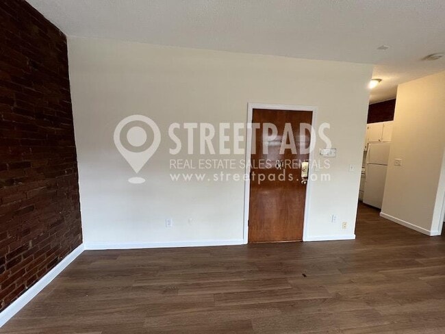 Building Photo - bedroom in Boston MA 02130