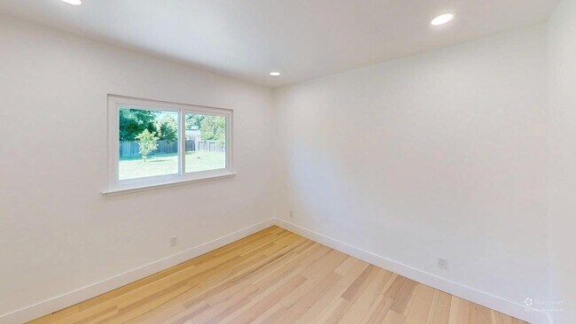 Building Photo - 717 I St