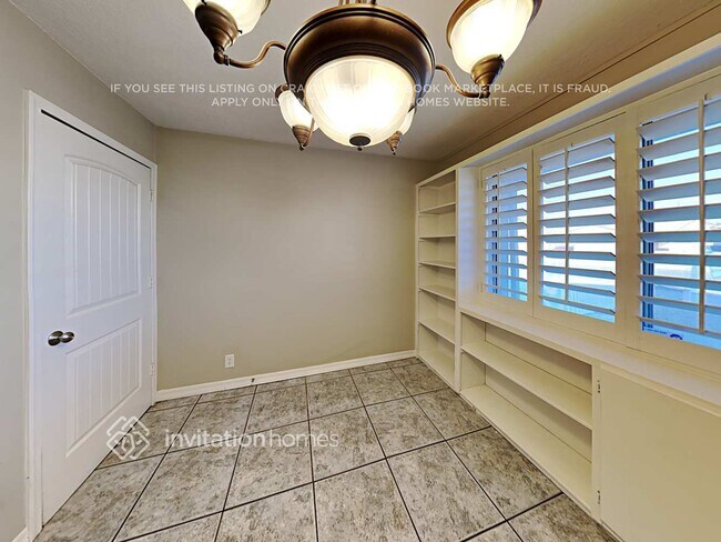Building Photo - 162 E Grove Ave