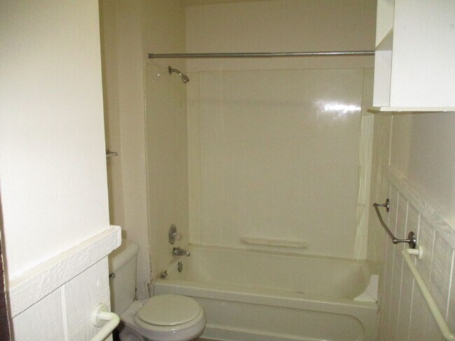 Building Photo - 137-139 W Gilman St