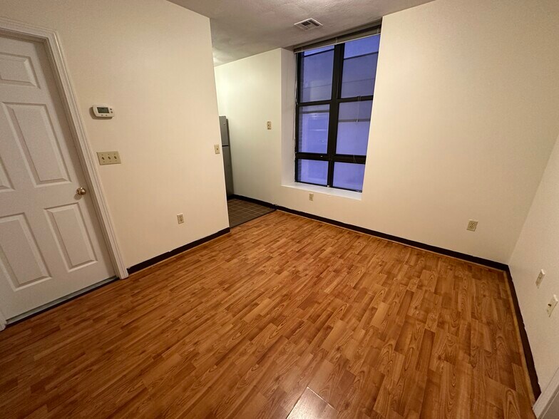 Building Photo - 83 Essex St