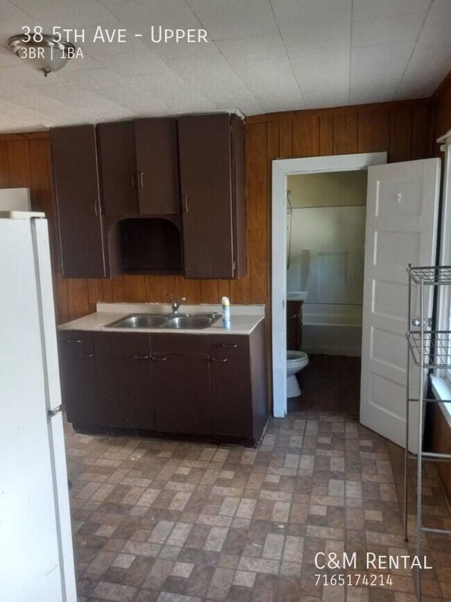 Building Photo - 38 5th Ave