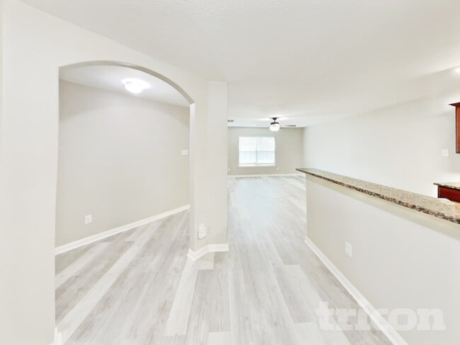 Building Photo - 32608 Decker Creek Dr