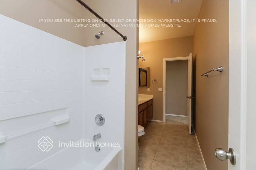 Building Photo - 4962 E Longhorn St