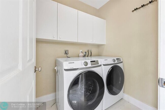 Building Photo - 3808 Miramontes Cir