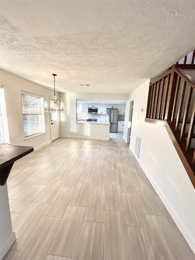 Building Photo - 10819 Sagerock Dr