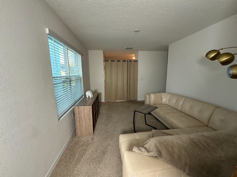 Building Photo - 10942 Trailing Vine Dr