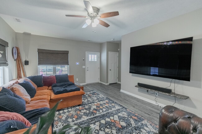 Building Photo - 2811 Q St