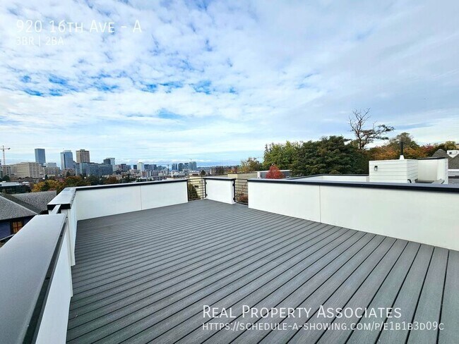 Building Photo - 920 16th Ave