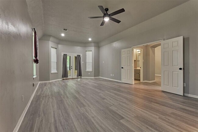 Building Photo - 10506 Crestwater Cir