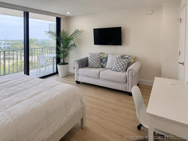 Building Photo - 3460 S Ocean Blvd