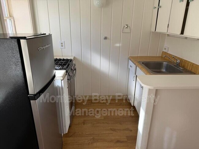 Building Photo - 332C Central Avenue