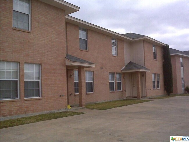 Primary Photo - 5807 Redstone Dr