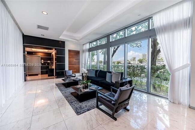 Building Photo - 7928 East Dr