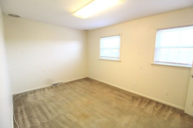 Building Photo - 1331 Devon Ln