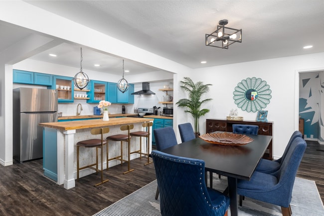 Building Photo - 142 Lake Valley St