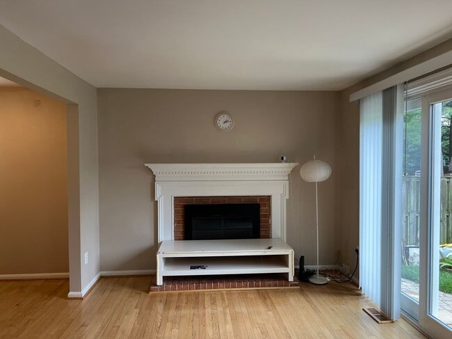 Building Photo - 129 Lamont Ln