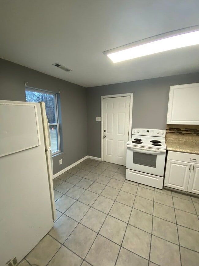 Building Photo - Coming soon to Fountain City!!