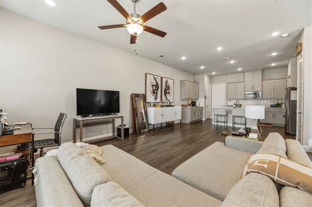 Building Photo - 4937 Barcelona Ave