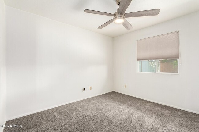 Building Photo - 11621 N 39th St