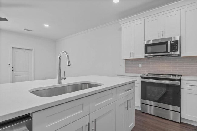 Building Photo - 529 Hill Ln