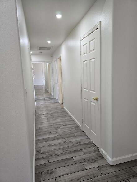 Building Photo - 15203 Avenida Ramada