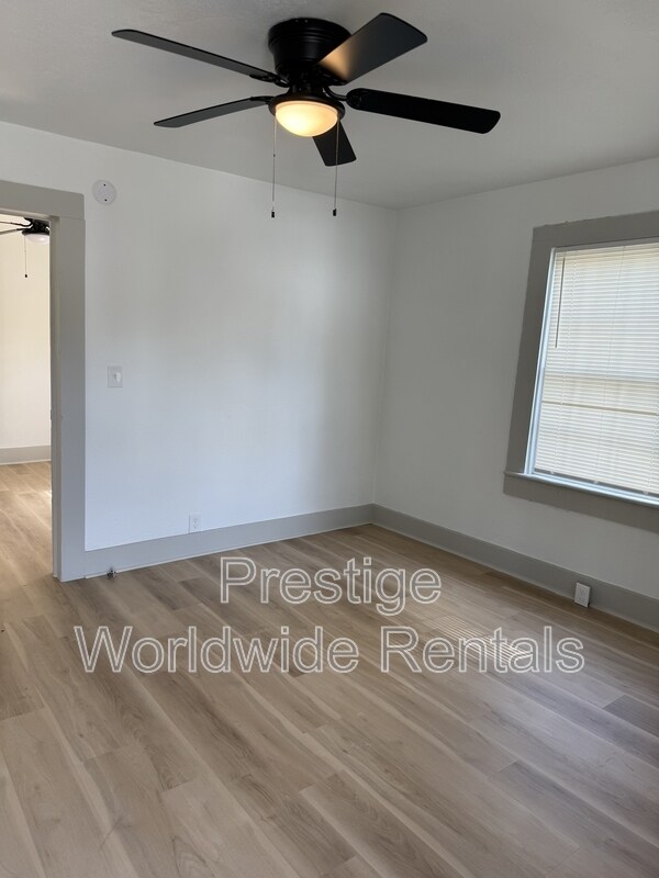Building Photo - 1051 43rd St