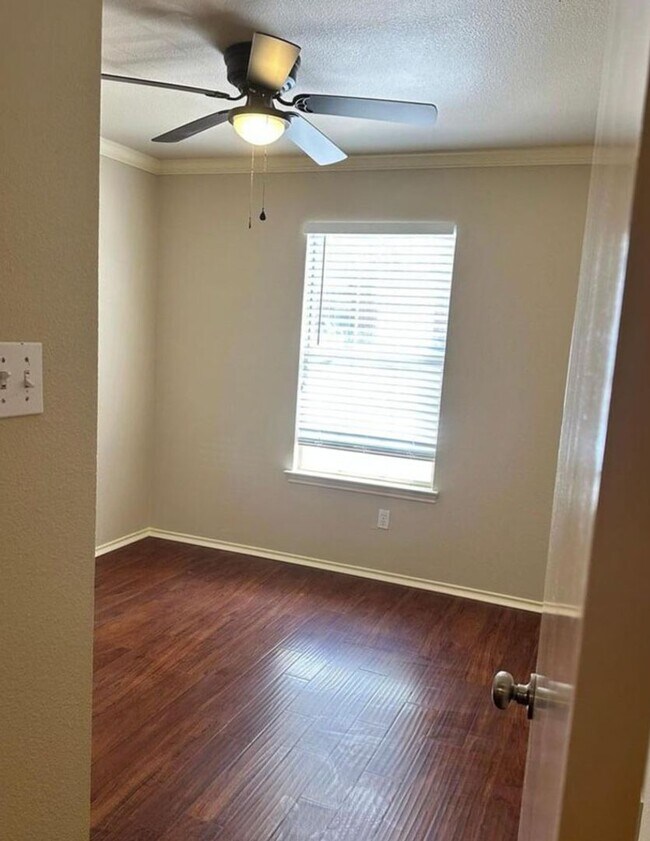 Building Photo - 3 BD/2.5 BA AVAILABLE IN GATED COMMUNITY I...