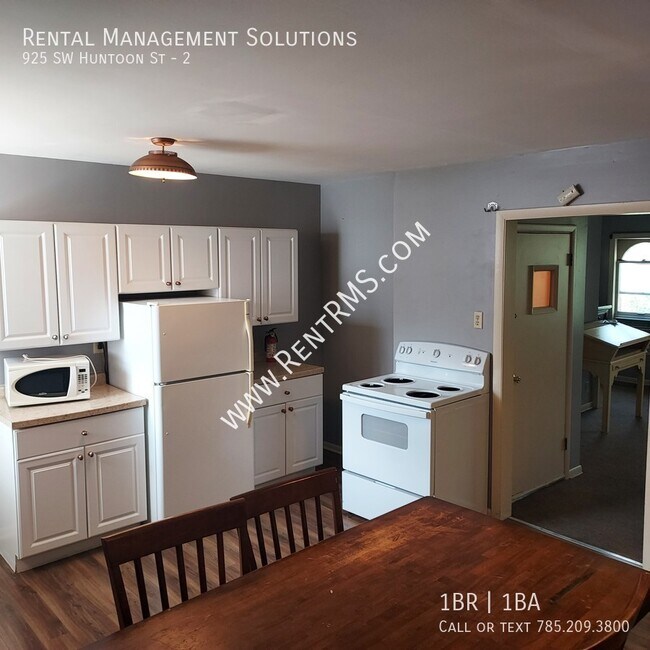 Building Photo - 925 SW Huntoon St