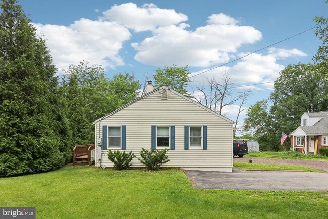 Building Photo - 2774 Woodland Ave
