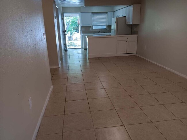 Building Photo - Open and airy 2 bedroom single story unit