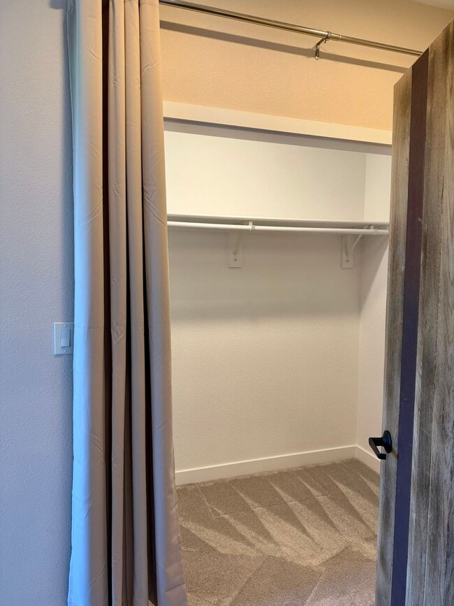 Building Photo - Corner Unit With Views