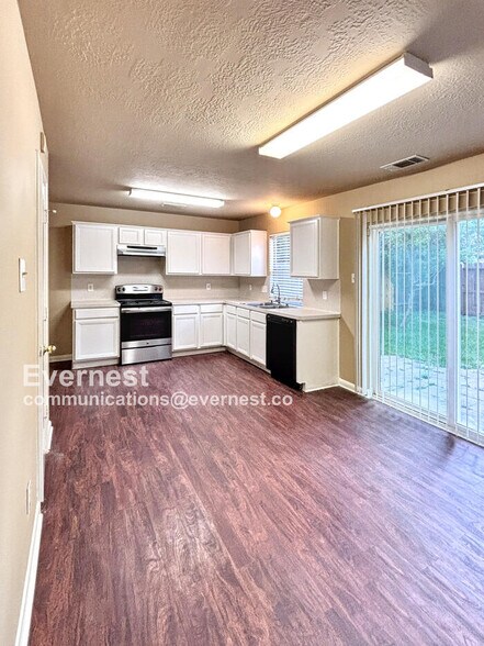 Building Photo - 19402 Sandy Woods Dr