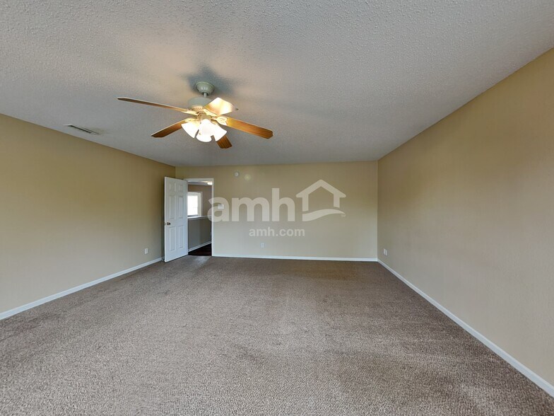 Building Photo - 13993 Meadow Lake Dr