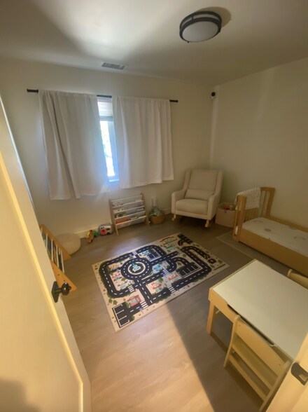 Secondary bath 2 - 605 W Anapamu St